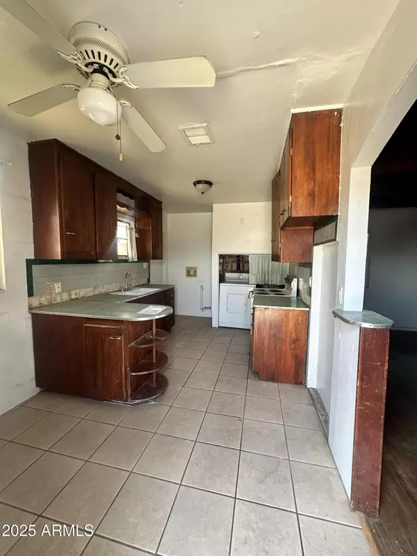 Phoenix, AZ 85006,2621 N 14TH Street