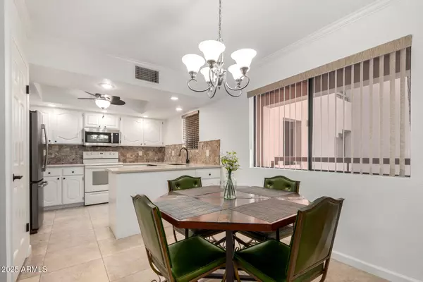 Phoenix, AZ 85032,12222 N PARADISE VILLAGE Parkway S #315