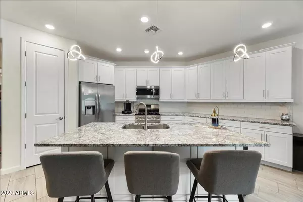 2745 W POLLACK Street, Phoenix, AZ 85041