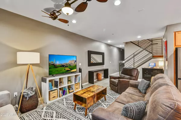 Tempe, AZ 85281,525 W LAKESIDE Drive #140