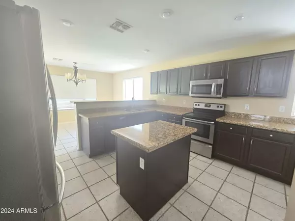 Chandler, AZ 85286,1985 W Raven Drive