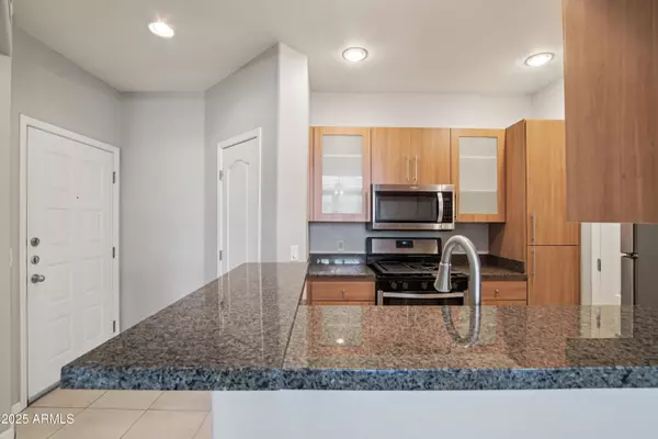 Phoenix, AZ 85054,6900 E PRINCESS Drive #2105