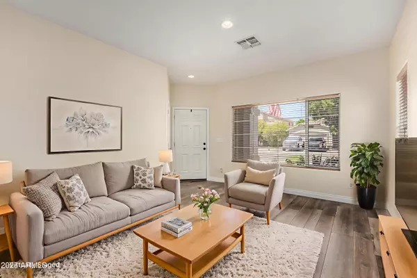 Gilbert, AZ 85233,921 W Breckenridge Avenue