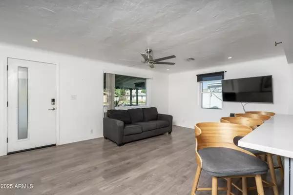 Phoenix, AZ 85014,4611 N 11TH Street