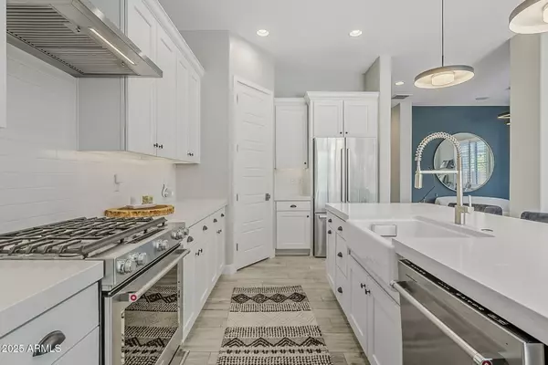 Phoenix, AZ 85048,847 E DEER CREEK Road