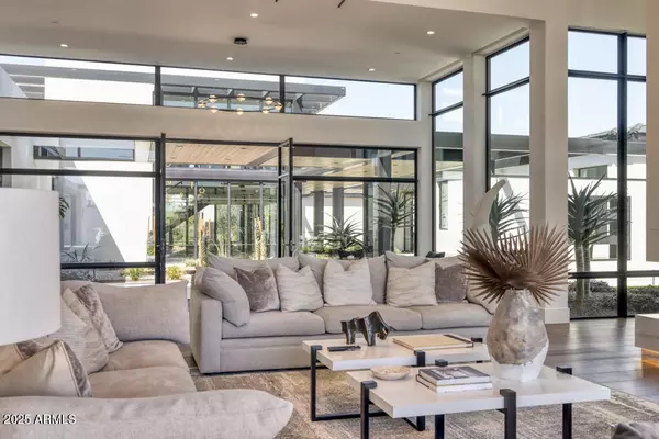 Paradise Valley, AZ 85253,5641 N Casa Blanca Drive