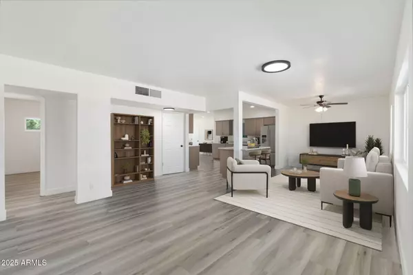 Phoenix, AZ 85023,2437 W VILLAGE Drive