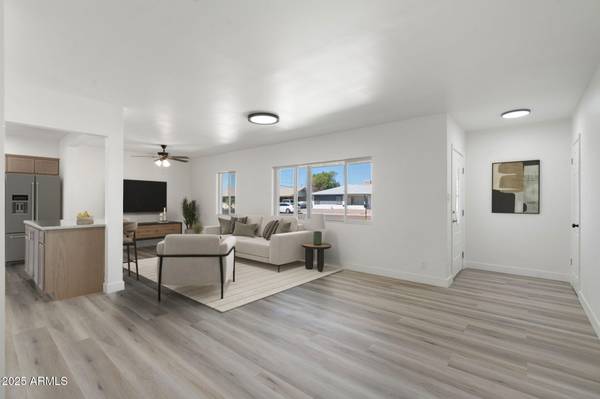 Phoenix, AZ 85023,2437 W VILLAGE Drive