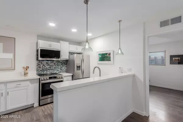 Phoenix, AZ 85018,5525 E THOMAS Road #M12