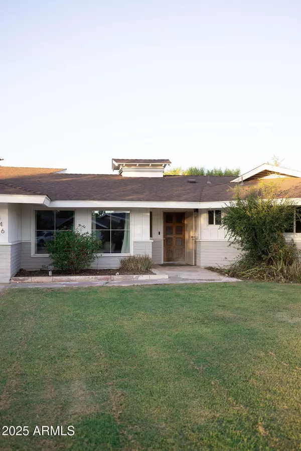 Mesa, AZ 85201,446 W SUNSET Circle