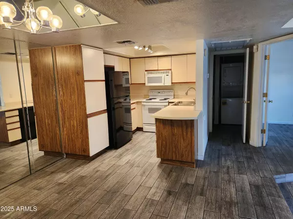 Phoenix, AZ 85020,1820 E MORTEN Avenue #112