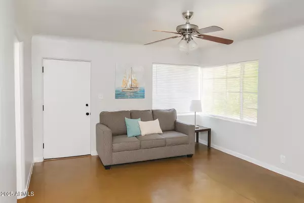 Phoenix, AZ 85013,1321 W CLARENDON Avenue