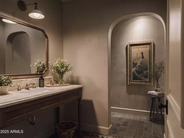 Phoenix, AZ 85020,141 E KALER Drive