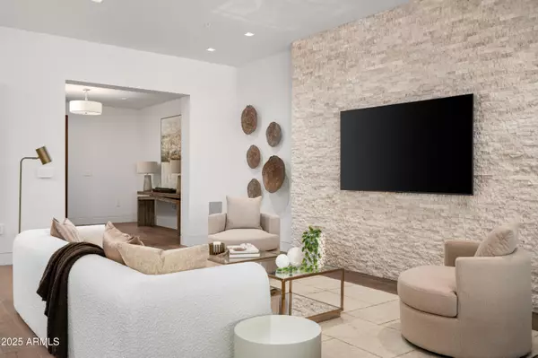 Paradise Valley, AZ 85253,6587 N PALMERAIE Boulevard #2032