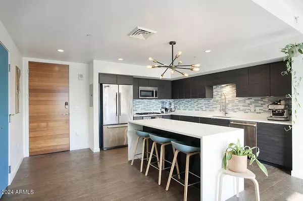 Phoenix, AZ 85003,200 W PORTLAND Street #715