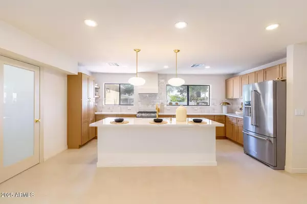 Phoenix, AZ 85021,524 W HARMONT Drive