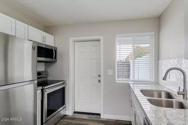 Phoenix, AZ 85015,1648 W COLTER Street #7