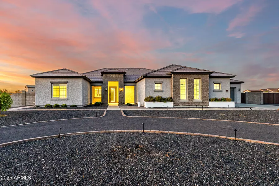 494 W HAXTUN Street, San Tan Valley, AZ 85143