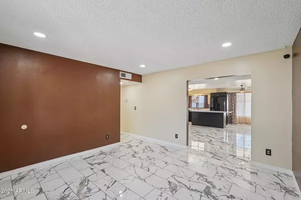 Phoenix, AZ 85043,6833 W ROOSEVELT Street