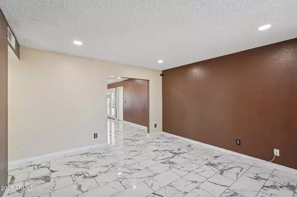 Phoenix, AZ 85043,6833 W ROOSEVELT Street