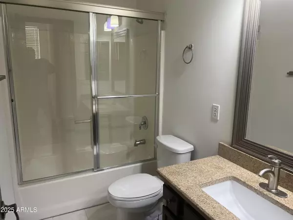 Avondale, AZ 85323,206 E LAWRENCE Boulevard #124