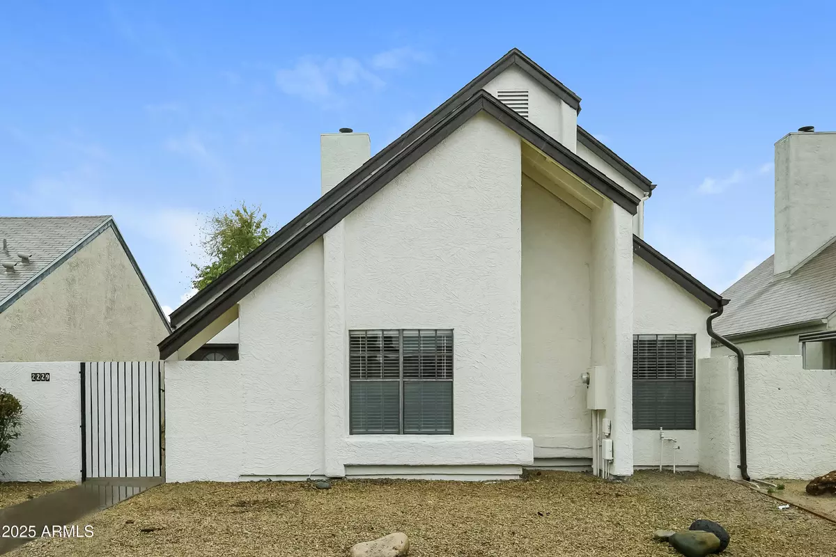 Phoenix, AZ 85027,2229 W ROSS Avenue