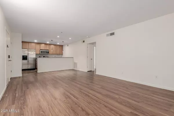 Phoenix, AZ 85032,4704 E PARADISE VILLAGE Parkway N #224