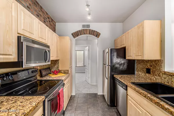 Phoenix, AZ 85020,1411 E ORANGEWOOD Avenue #242