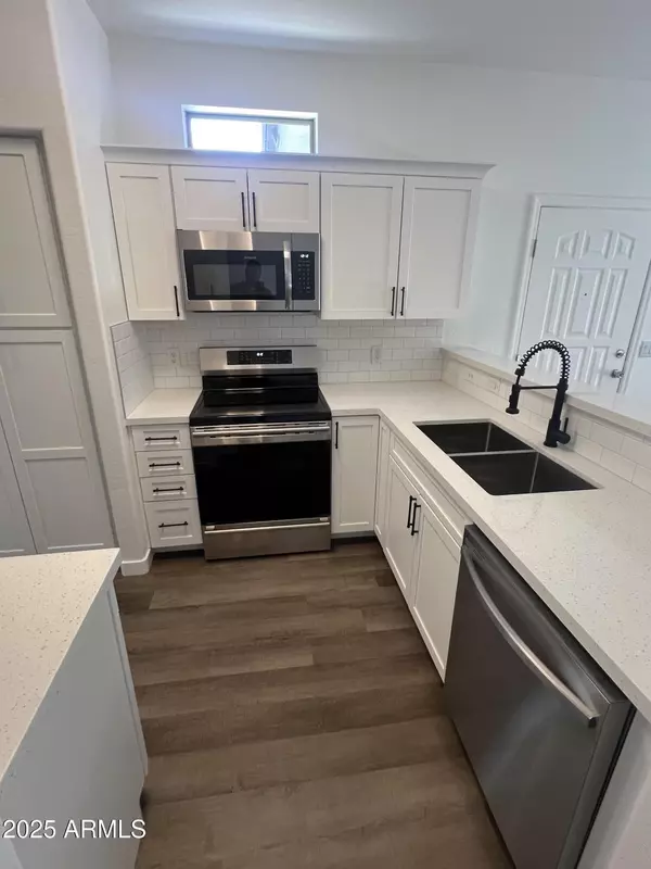 Phoenix, AZ 85022,2150 E BELL Road #1099