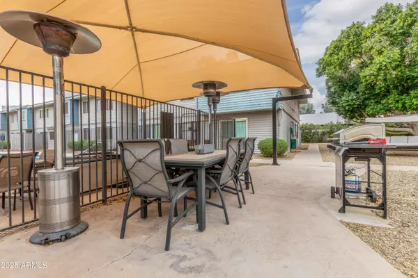 Phoenix, AZ 85017,2608 W BERRIDGE Lane #C-220