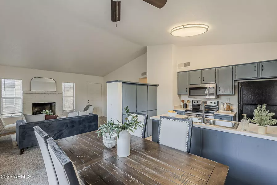 18 W CONCORDA Drive #103, Tempe, AZ 85282