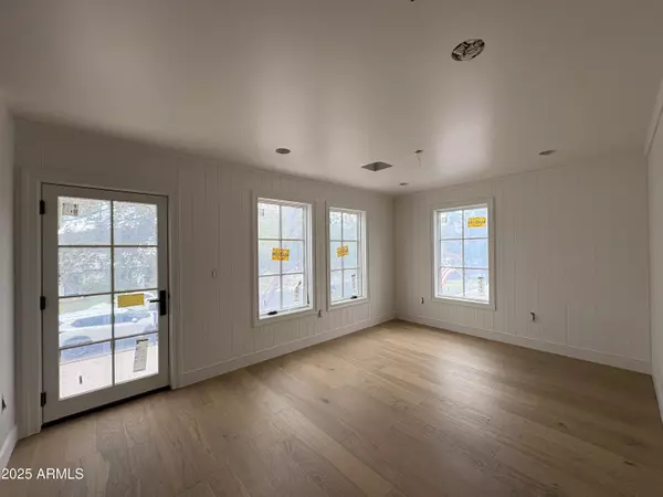 Phoenix, AZ 85018,4835 E INDIANOLA Avenue