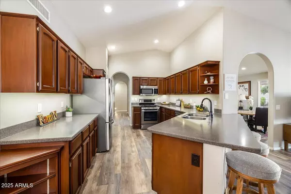 Chandler, AZ 85248,462 W TEAKWOOD Drive