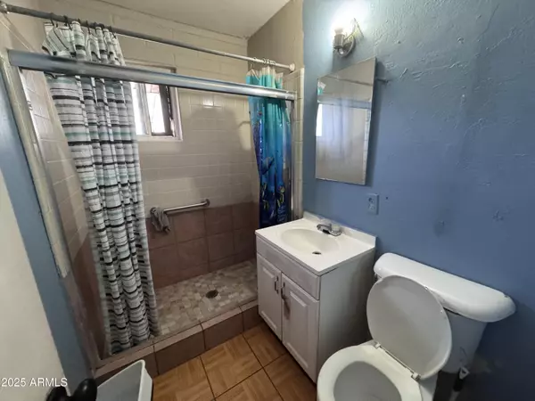 Phoenix, AZ 85040,1418 E LA SALLE Street