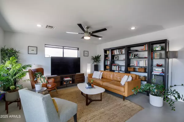 Phoenix, AZ 85014,1218 E CLARENDON Avenue