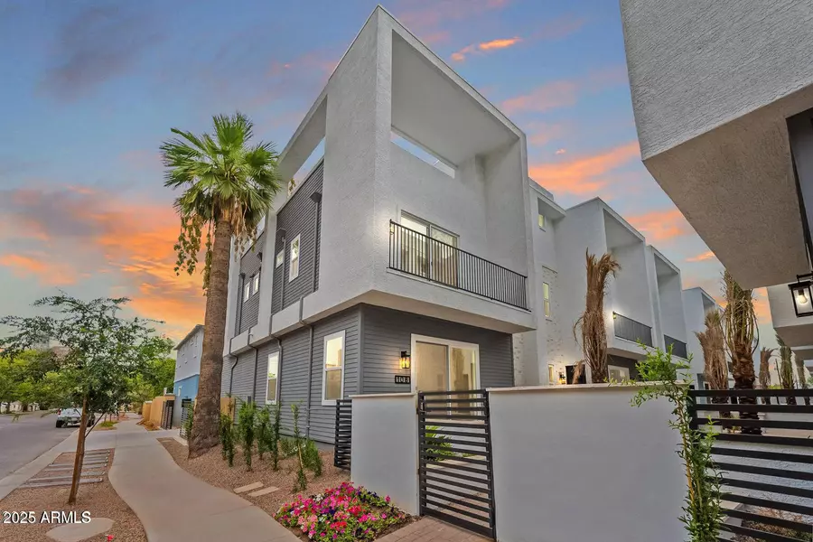 124 W WILLO Court, Phoenix, AZ 85003
