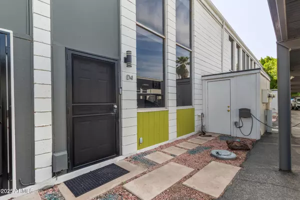 Phoenix, AZ 85013,385 W PIERSON Street #D4