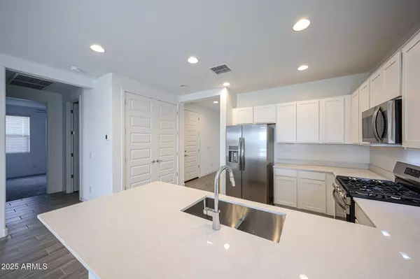 Surprise, AZ 85387,17357 W SMOKETREE Drive