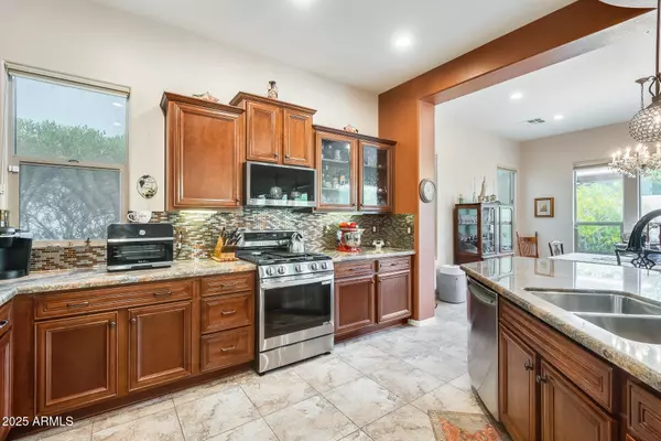 12964 W FOSSIL Drive, Peoria, AZ 85383