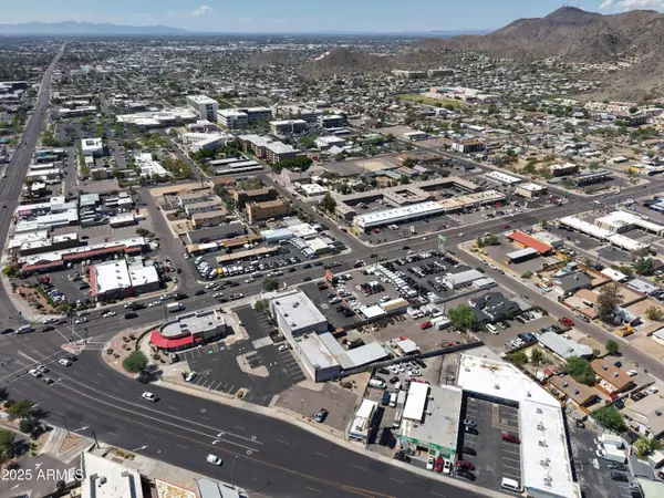 Phoenix, AZ 85020,9116 N CAVE CREEK Road