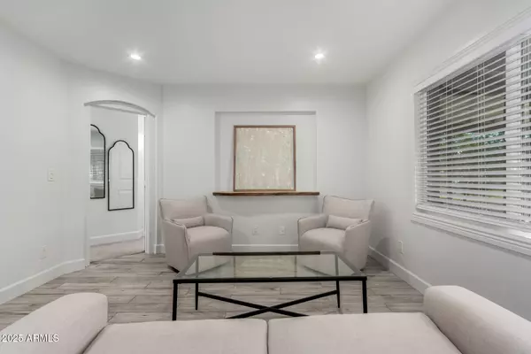 Phoenix, AZ 85014,6741 N 10TH Street