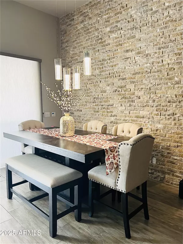 Phoenix, AZ 85041,817 W ARDMORE Road