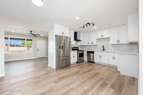 Phoenix, AZ 85029,2227 W PARADISE Drive