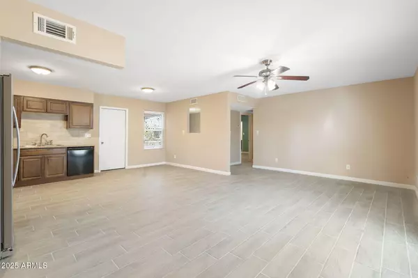 Phoenix, AZ 85023,1121 W HALSTEAD Drive