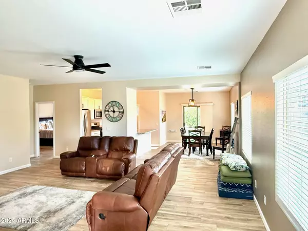 San Tan Valley, AZ 85143,472 E MULE TRAIN Trail