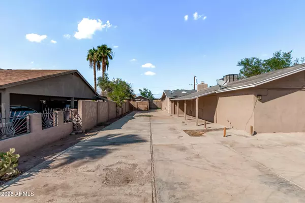 1312 W SUNLAND Avenue, Phoenix, AZ 85041