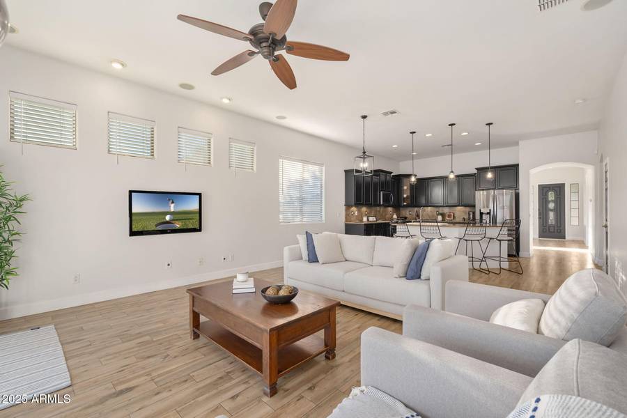 8809 W HAYWARD Avenue, Glendale, AZ 85305