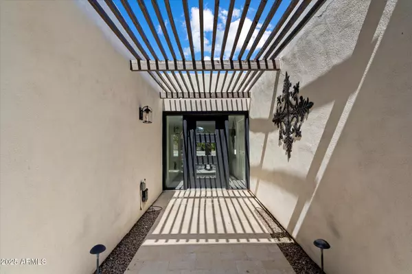 Scottsdale, AZ 85258,8338 E SAN RAFAEL Drive