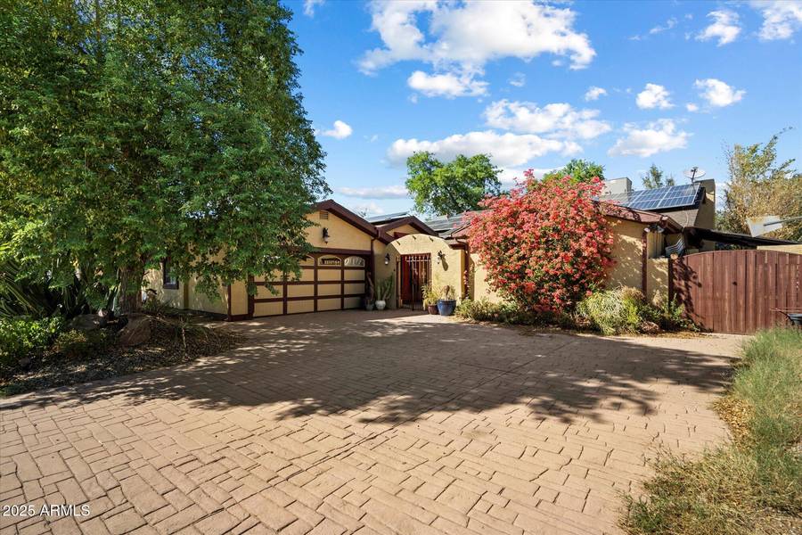 1702 W MONTEROSA Street, Phoenix, AZ 85015