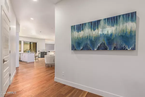 Scottsdale, AZ 85251,7300 E EARLL Drive #1012